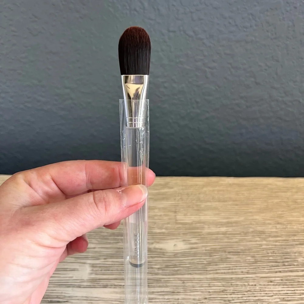 🆕 Clinique Foundation Brush